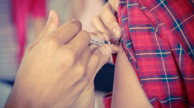 Nastává doba klíšťat – využijte na očkování příspěvky pojišťoven